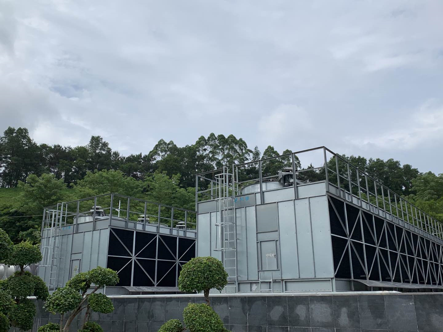 逆流式圓形玻璃鋼工業(yè)冷卻塔(逆流式玻璃鋼冷卻塔專用噴嘴)